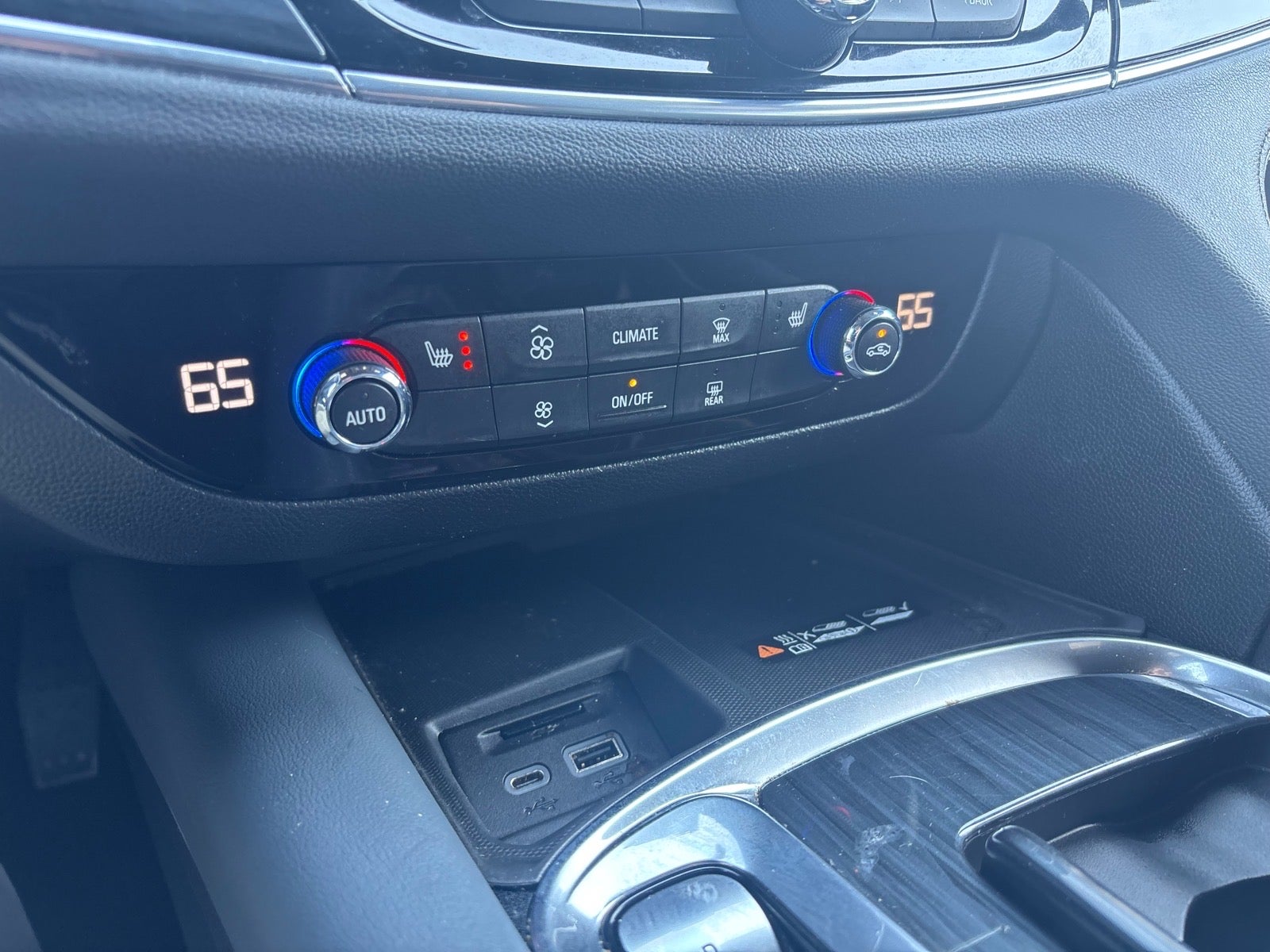 2022 Buick Enclave Essence